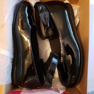 Girl patent leather shoes